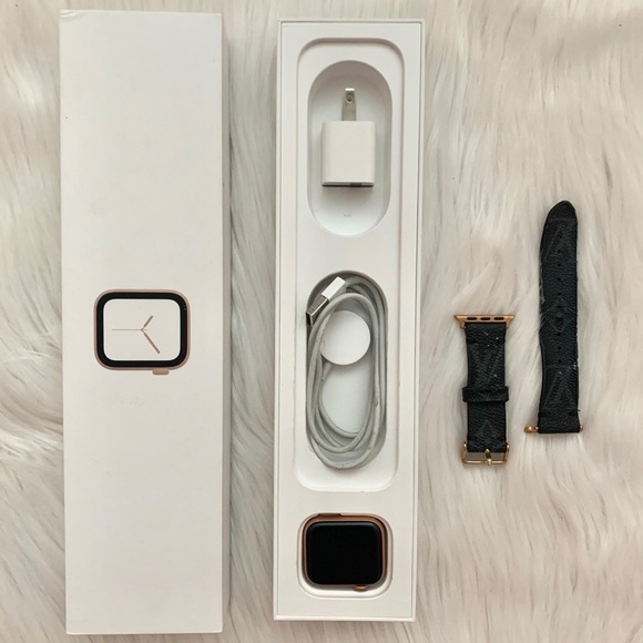 COPY - Series 4 Apple Watch w LV band main image 6